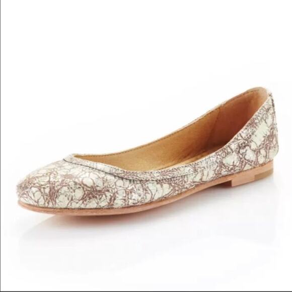 FRYE cream and silver crinkle CARSON BALLET flats - Picture 2 of 10